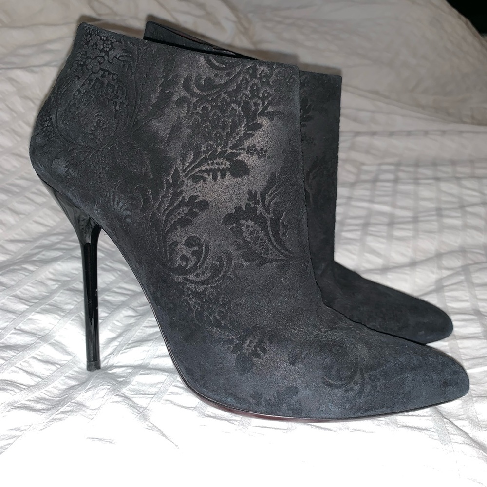 Velvet Gucci zip up heel booties size 38
